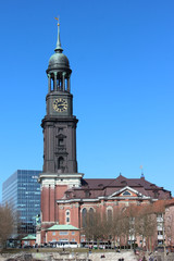 Fototapeta na wymiar Kościół św w Hamburgu