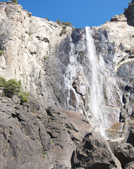 Fototapeta na wymiar Zamknij się z podstawy Bridalveil Fall, Yosemite