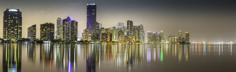 Fototapeta na wymiar Miami downtown panorama by night
