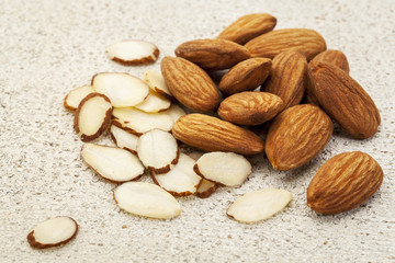 sliced raw almonds