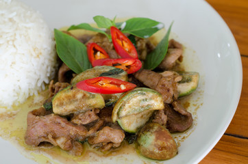Stir-fried  green curry with pork