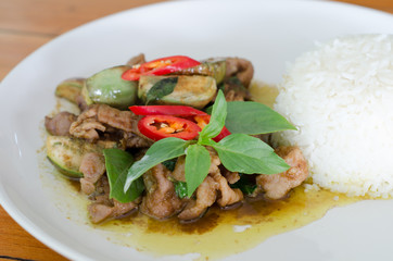 Stir-fried  green curry with pork