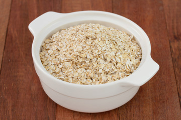 oat flakes in the bowl