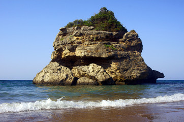 skałka przy plaży, grecka wyspa Zakynthos