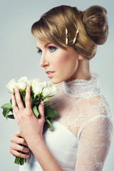 Naklejka premium beautiful bride holding white flowers