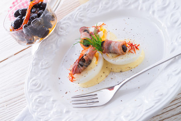 eggs with ham and black olive ones
