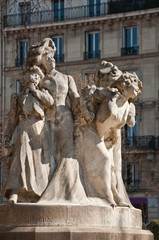 statue ouvrières parisiennes