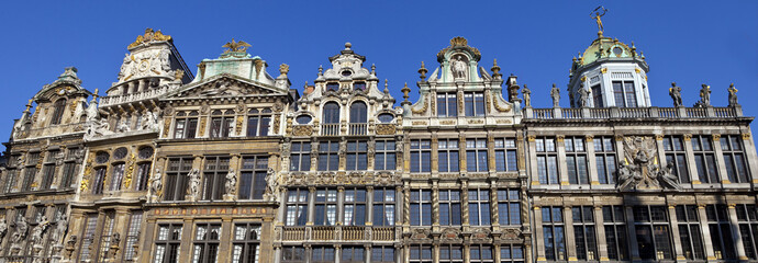Fototapeta na wymiar Panorama of the impressive Guildhalls in Grand Place, Brussels