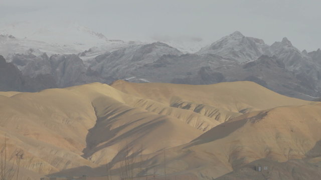 Montagnes et dunes couvertes de neige 01, Afghanistan