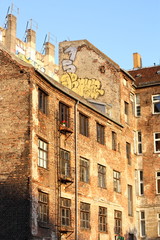 Unsaniertes Mehrfamilienhaus