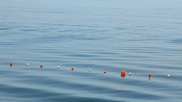 Beacons floating on the sea surface