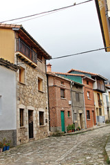 Fototapeta na wymiar Calle de Guijo de Santa Bárbara, La Vera, Cáceres, España