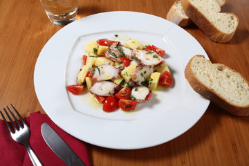 insalata di polipo e pomodorini