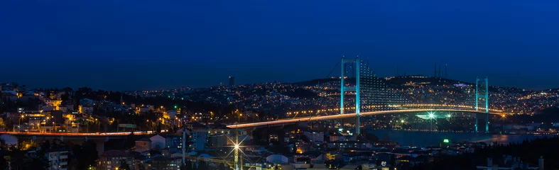 Nacht an der Bosporus-Brücke Istanbul Türkei © derege