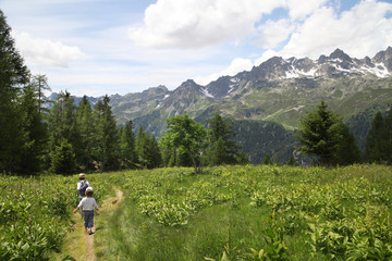Fototapeta na wymiar Two boys walk in mountains