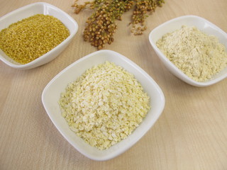 Hirsekörner, Hirseflocken und Hirsemehl