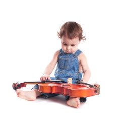 baby and violin © oksix