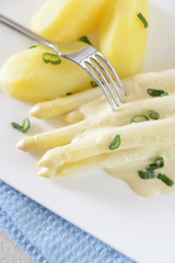 Frischer Spargel und Kartoffeln