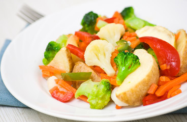 Fototapeta na wymiar Mixed vegetables on a plate
