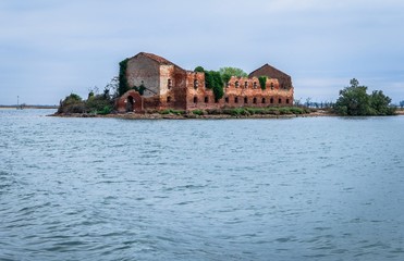 Fototapeta na wymiar Abandoned monastery in a small island near Venice