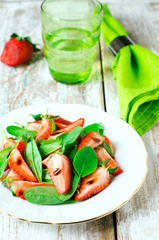 .Salad with strawberries and spinach with balsamic