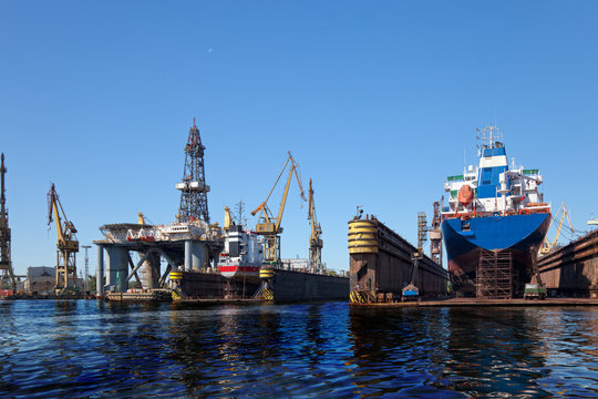 Oil spill in shipyard - Image is an artistic digital rendering.