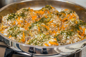 Pan with meatballs in vegetable sauce