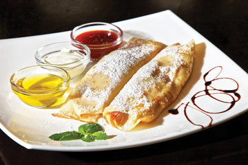 Curd pancakes with raisins sour cream