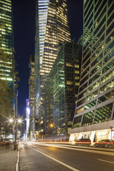 Fototapeta na wymiar Midtown Manhattan: Skyscrapers, street, people