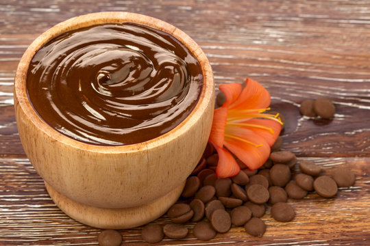 chocolate mask in a bowl