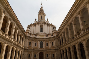 Fototapeta na wymiar Great church in center of Rome, Italy.
