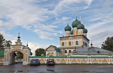 Fototapeta na wymiar Resurrection Cathedral in Tutaev, Russia