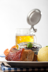 bayerischer Schweinebraten mit Knödel