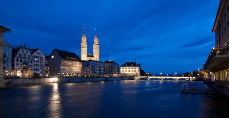Fototapeta na wymiar O zmierzchu Panorama Zurychu