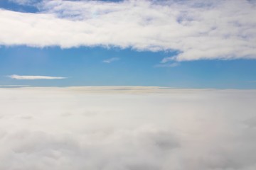Fototapeta na wymiar m nad chmurami I