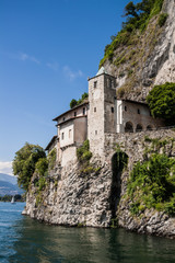Fototapeta na wymiar Klasztor Santa Caterina, przez jeziora Maggiore, Włochy