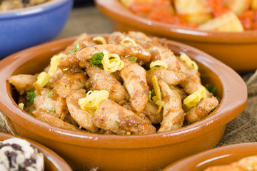 Pollo al limon con ajo (Chicken with lemon and garlic). Tapas