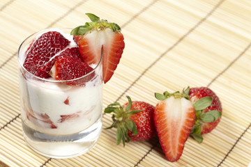 Joghurt mit Erdbeeren - Erdbeerjoghurt
