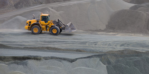 Bagger in der Schottergrube
