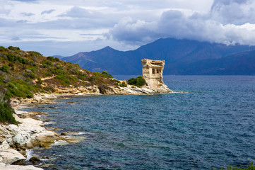 Fototapeta na wymiar Genovese tower on the way to the plage of Saleccia