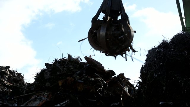 crane grabber working with recycling metal scrap