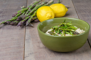 Fresh asparagus risotto with lemons