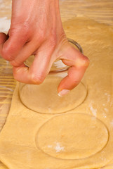 Cutting out bagels