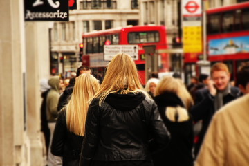 Crowded street in the downtown of London - obrazy, fototapety, plakaty