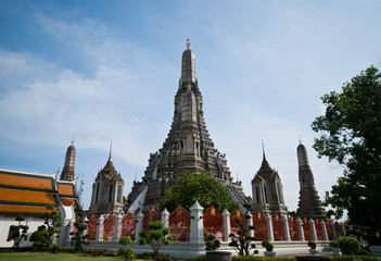 Fototapeta na wymiar The Temple of Dawn, Wat Arun, on the Chao Phraya river