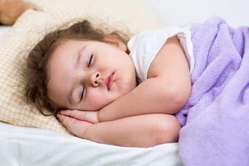 Obraz na płótnie Canvas child girl sleeping