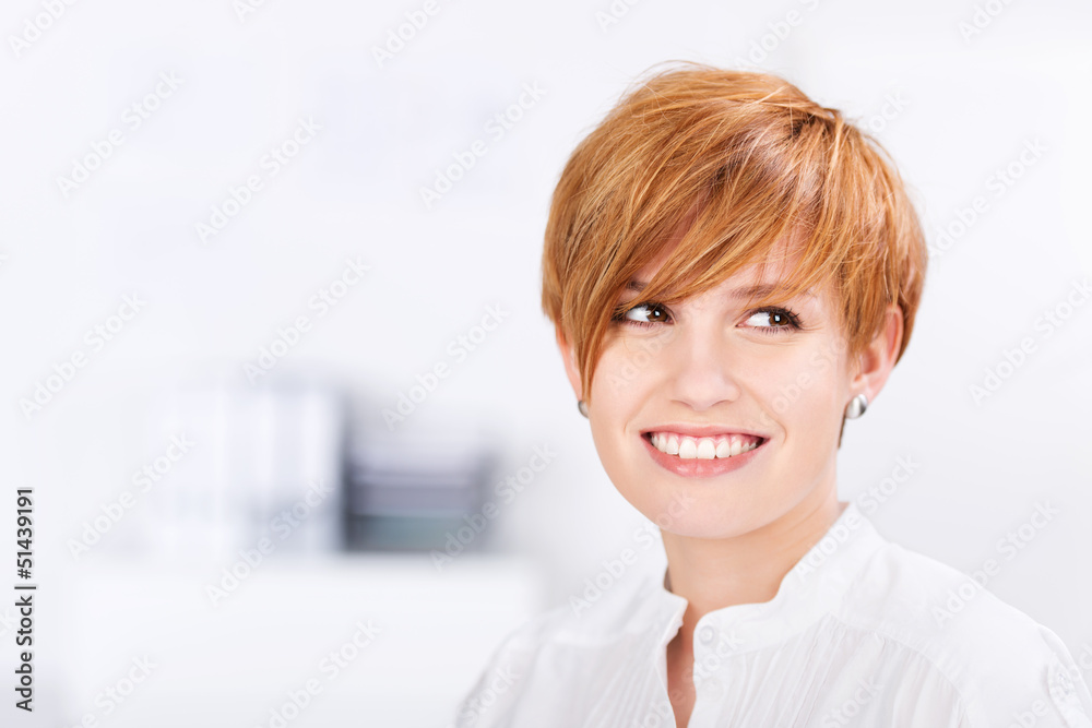 Canvas Prints junge frau arbeitet im büro