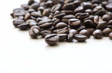 Freigestellte Kaffeebohnen