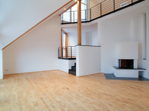 Empty livingroom with open-earth fireplace