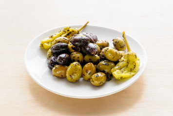 Green and black olives prepared 